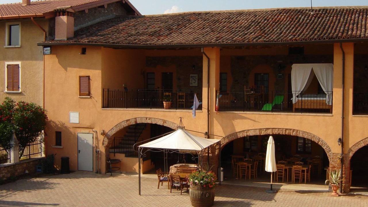 Photo of Others in Bedizzole
