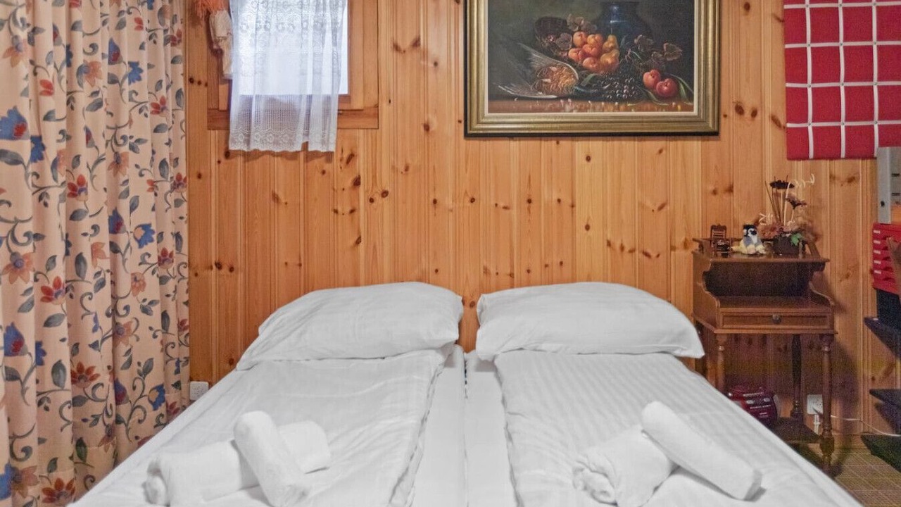 Photo of Bedroom in Lens