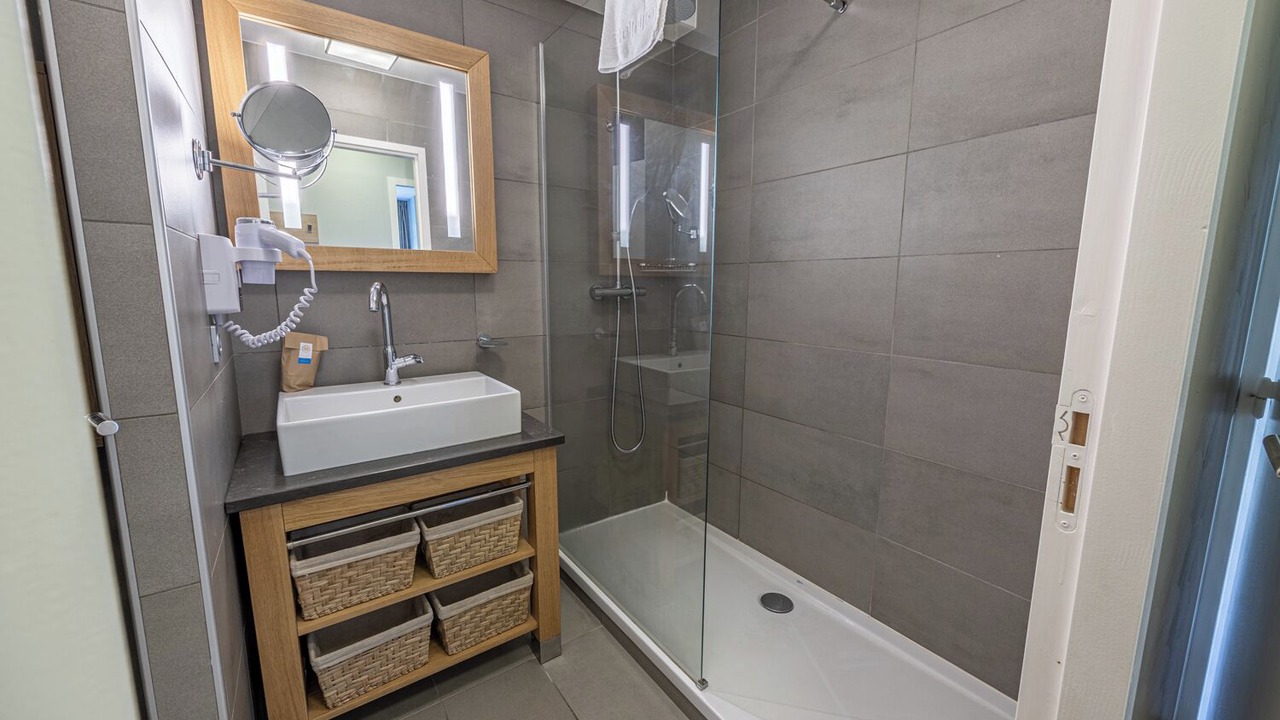 Photo of Bathroom in Arc-1800