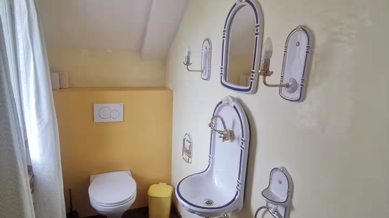 Photo of Bathroom in Durrenast