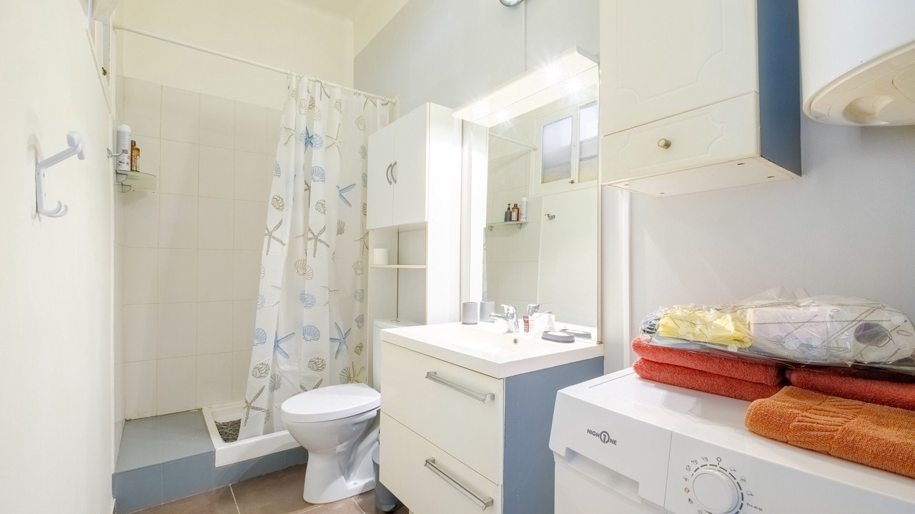Photo of Bathroom in Gambetta