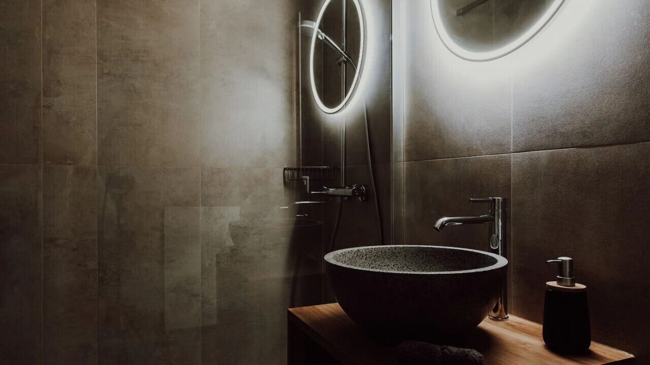 Photo of Bathroom in Lens