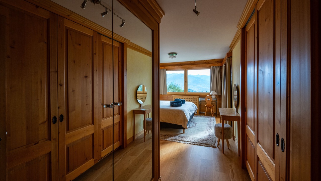 Photo of Bedroom in Lens
