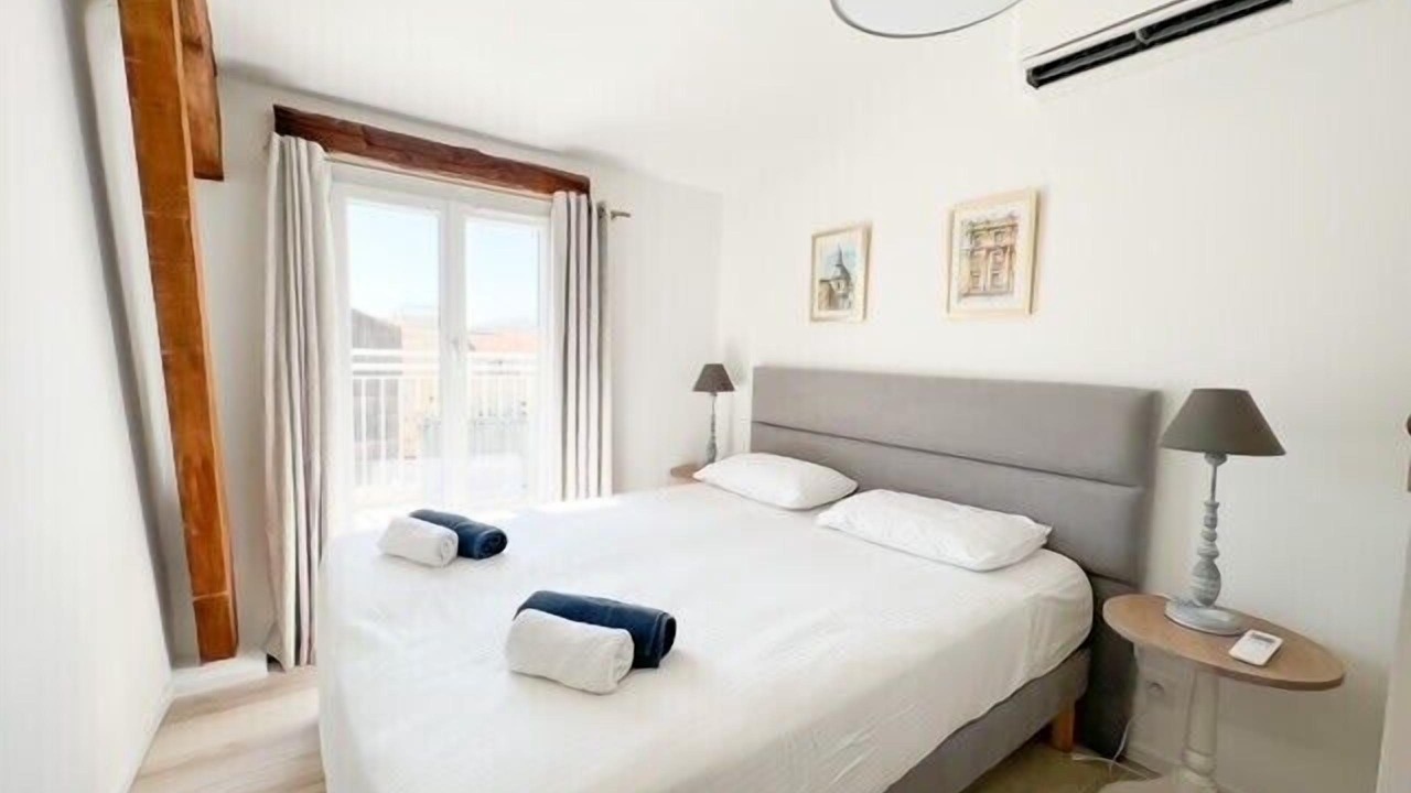 Photo of Bedroom in Cannes City Centre