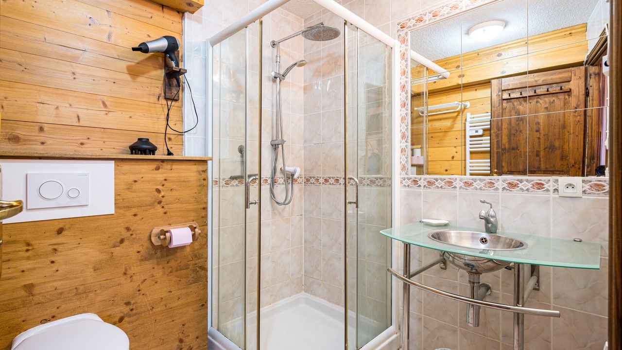 Photo of Bathroom in Praranger