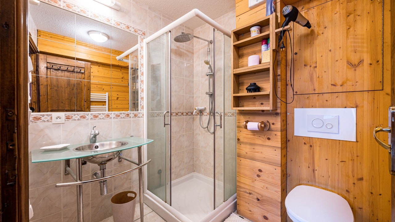 Photo of Bathroom in Praranger