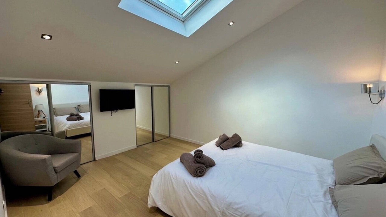 Photo of Bedroom in Antibes City Centre