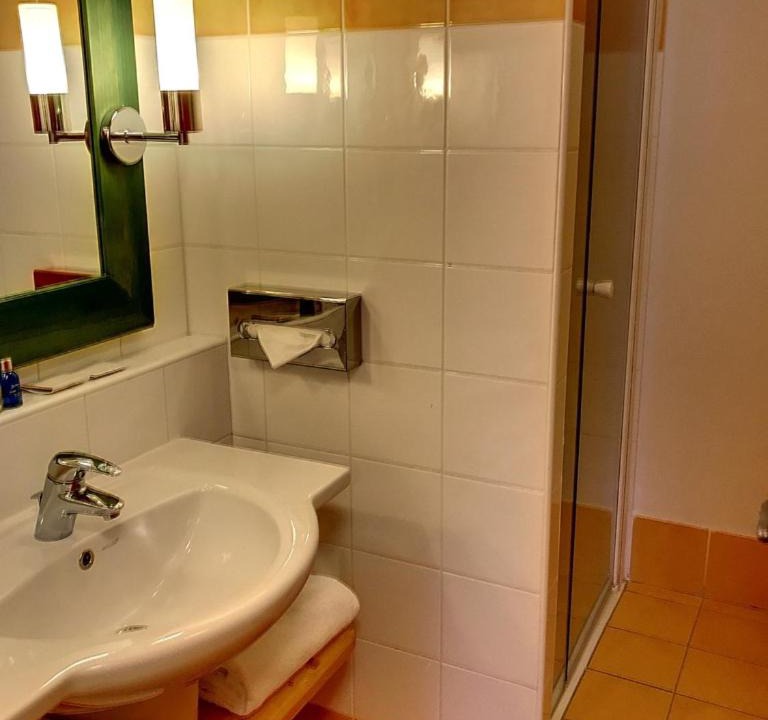 Photo of Bathroom in Arc-1950