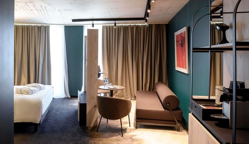 Junior Suite, 1 King Bed with Sofa bed (Lounge)