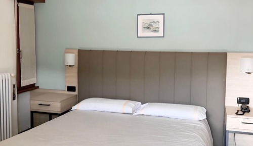 Standard Double Room, Partial Lake View