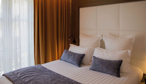 Privilège Room with balcony, 1 Queen-Size bed, Non Smoking