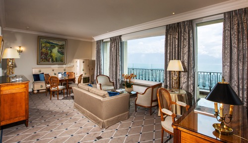 Executive Suite, Lake View