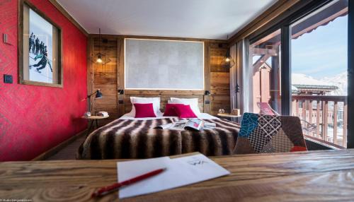 Comfort Room with Mountain View