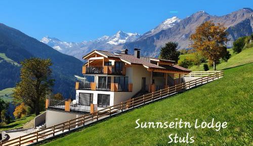 Two-Bedroom Deluxe Apartment with Garden View