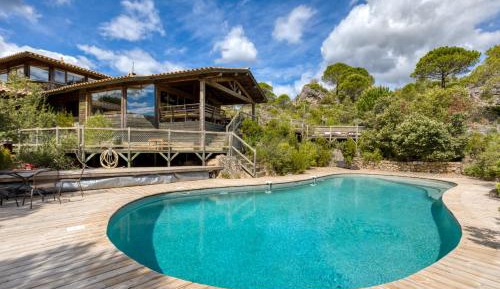 Villa with Garden View
