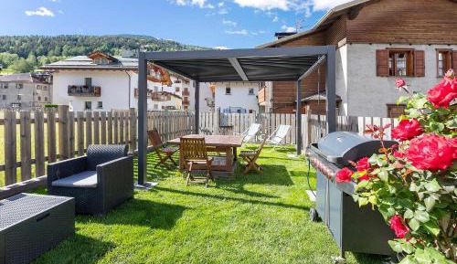 Two-Bedroom Apartment with Mountain View