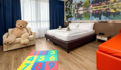 Family Queen Room