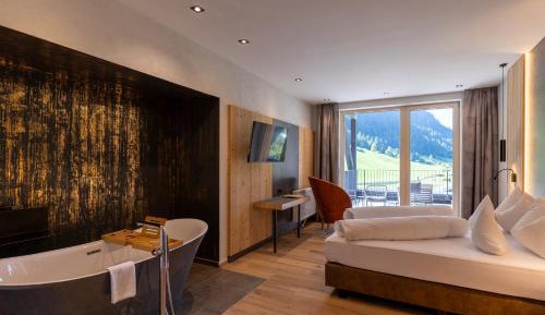 Deluxe Double Room with Bath