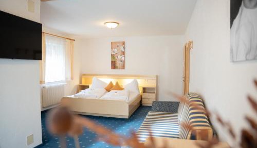 Double Room with Balcony and Mountain View