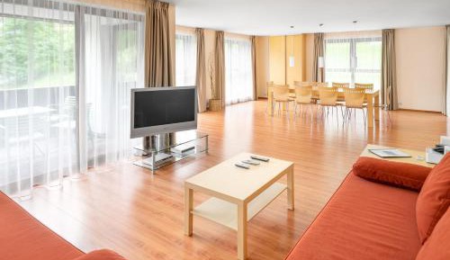 Apartment with Mountain View