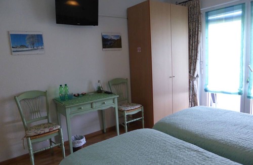 Bruson Bed & Breakfast | B&B Les Acacias