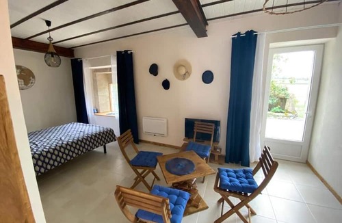Cindre House | L'Anagramme, chambres et table d'hôtes, naturistes ou non !