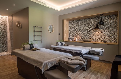 Uchaux Hotel | Chateau De Massillan