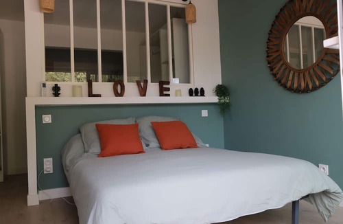 Pierrelatte House | Large country villa with swimming pool for up to 15 people
