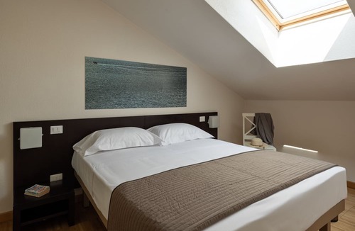 Lazise Old Town House | Vialeromadodici Rooms & Apartments