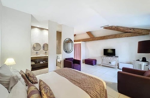 Collias House | La Maison de Léonie