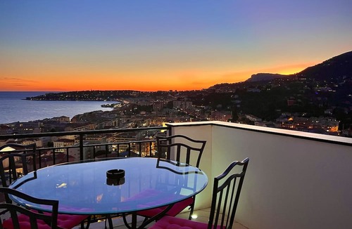Menton Apartment | MAGNIFIQUE MINI VILLA 2 PIÈCES,IMMENSES TERRASSES,VUE MER FÉERIQUE ET PARKING