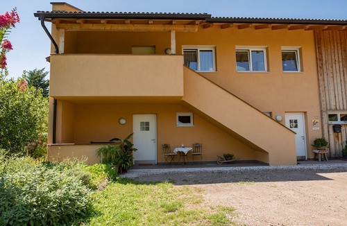 Gries - Quirein Apartment | Cozy Apartment “Urbanhof - Lagrein” with Mountain View, Wi-Fi & Balcony