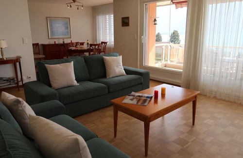 Montreux Apartment | Nice apartment for 5 guests with WIFI, TV, balcony, pets allowed and panoramic view