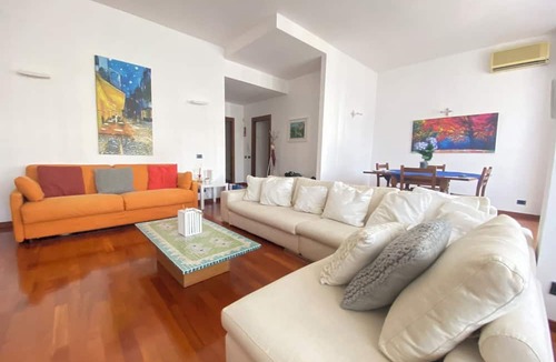 Porta Genova Apartment | Darsena Apartment Milan Navigli | Walk to Top Attractions | Sleeps 6