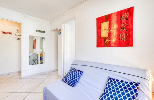 Palavas-les-Flots Apartment | Apartment 'Le Cocoon À 30m De La Plage' with Wi-Fi and Air Conditioning