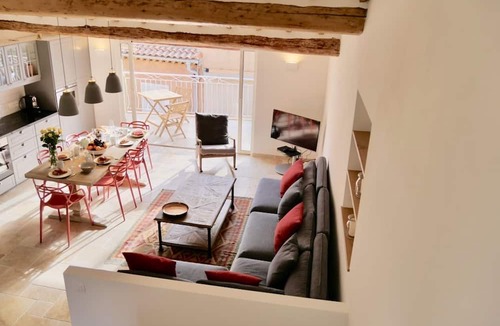 Antibes Old Town Apartment | RENOVATED Charming 3 bd apartment w. outdoor terrace in old town of Antibes