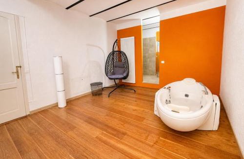 Lurate Caccivio Villa | Villa Vicario Pool Spa and Private Park