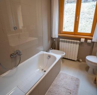 Bocenago Apartment | Casa Fiorita Bocenago