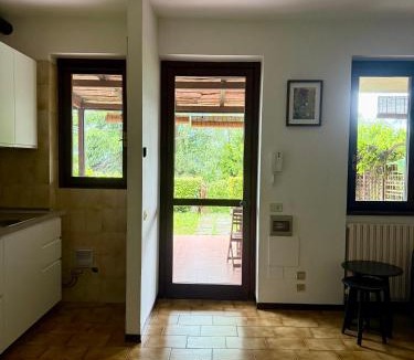 Fiumelatte Apartment | Casa lalla - charming house with garden and lake view