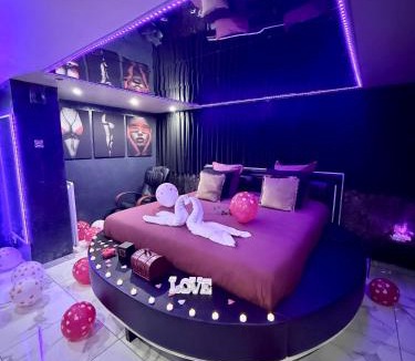 Quartier Capuche-Allies Apartment | Love Room Attitude