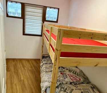 Piazzatorre Apartment | Casa di Pu - Appartamento con giardino privato a Piazzatorre