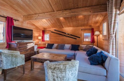 Saint-Marcel Ski Chalet | Cosy 4 bedroom chalet with hot tub (Chalet Velours)