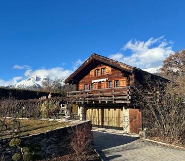 Chandolin-près-Savièse Ski Chalet | Chalet à Savièse en bordure de forêt