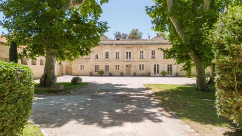 Montfavet Bed & Breakfast | Château Saint Perret