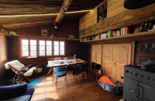 Staldenried  Gspon Apartment | Heimelige Wohnung in einem Walliser Haus