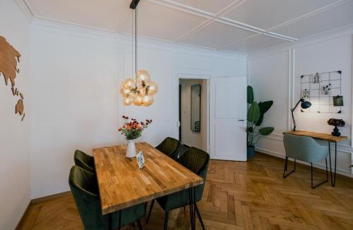 Balliz Apartment | Central Boutique Apartment - Garden with Riveraccess