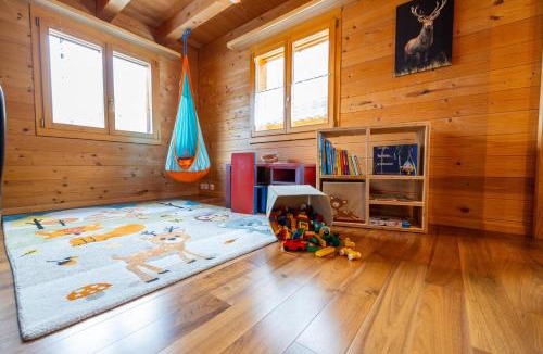 Leukerbad Apartment | Chalet Regenbogen Familienapartment mit Indoor-Rutschbahn & Spieloase an der Fussgängerzone
