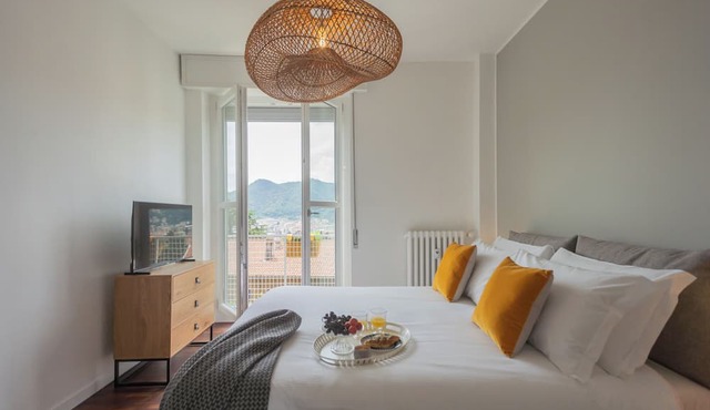 Como Panorama - Two Bedroom Apartment, Sleeps 5