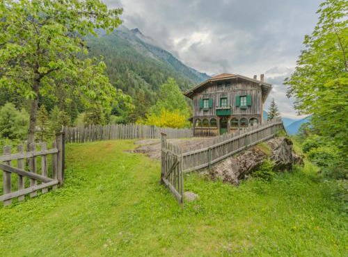 Chalet Villa Ragada by Interhome