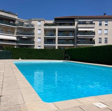 T2 lumineux 4 pers avec piscine + balcon